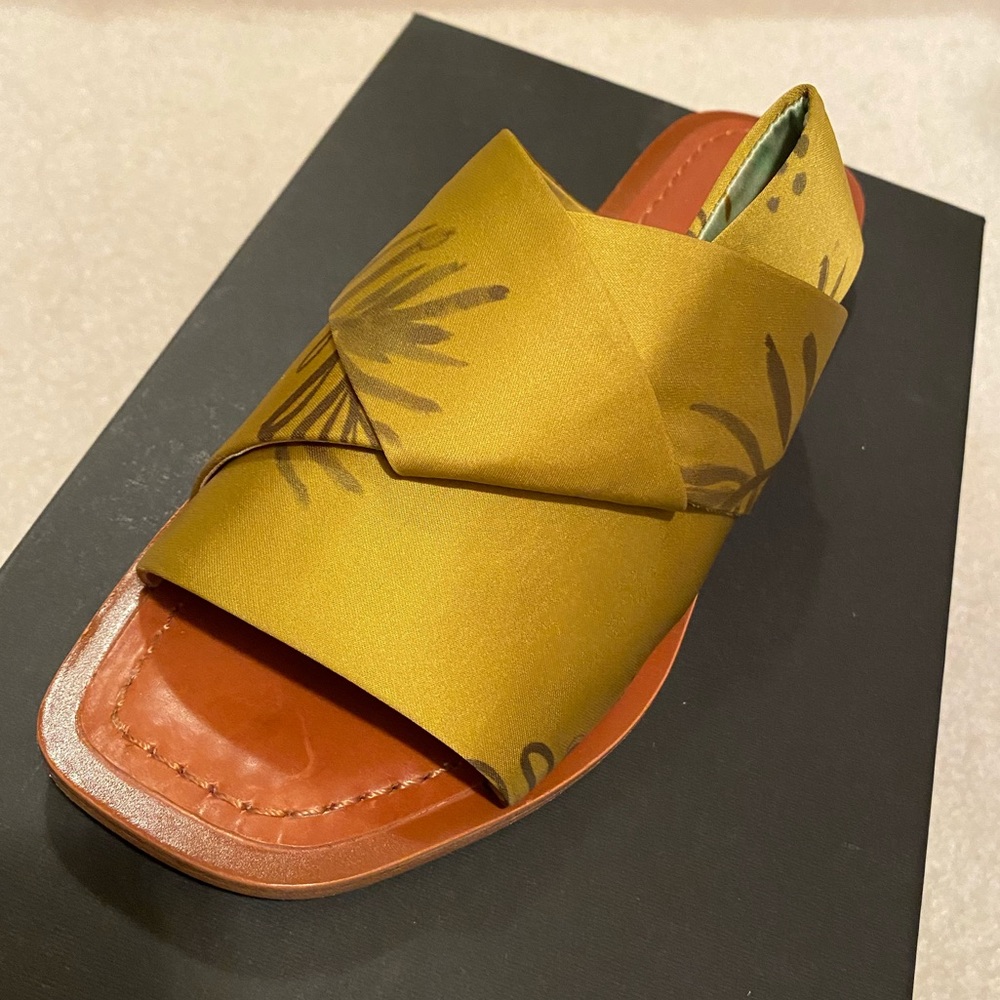 Lafayette 148 New York Sandals